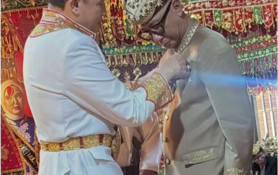 Gubernur Lampung Terima Gelar Adat dari Kerajaan Paksi Pak Sekala Brak