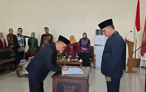 Prof Sarono Resmi Dilantik Jadi Rektor UTB Lampung