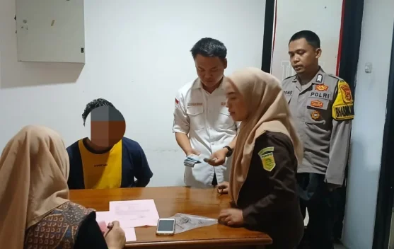 Polsek Abung Semuli Serahkan Tersangka Kasus Pencurian Sawit ke Kejaksaan