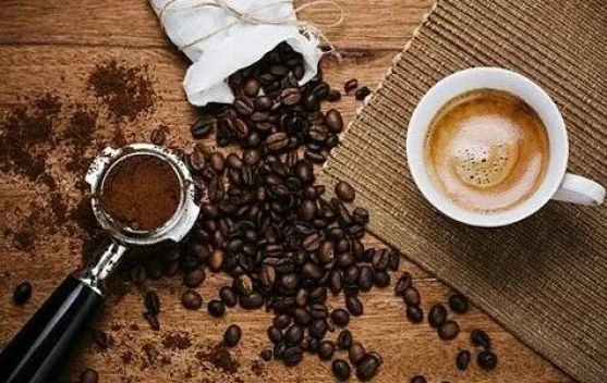 Pahami Jeda Aman Minum Kopi setelah Konsumsi Obat