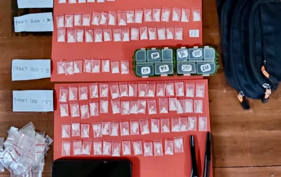 Polsek Padang Ratu Ringkus Pengedar, Ratusan Paket Sabu Diamankan
