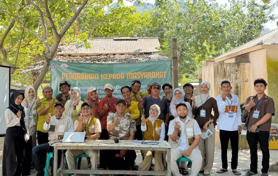 Tim Dosen Polinela Latih Warga Kelawi Rancang Event Bahari