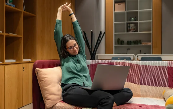 Tren Ergonomi WFH: Meningkatnya Kasus Tech-Neck di Kalangan Pekerja Digital