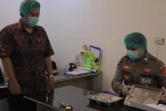 Pastikan Aman Dikonsumsi, Si Dokkes Polres Metro Periksa Kualitas MBG