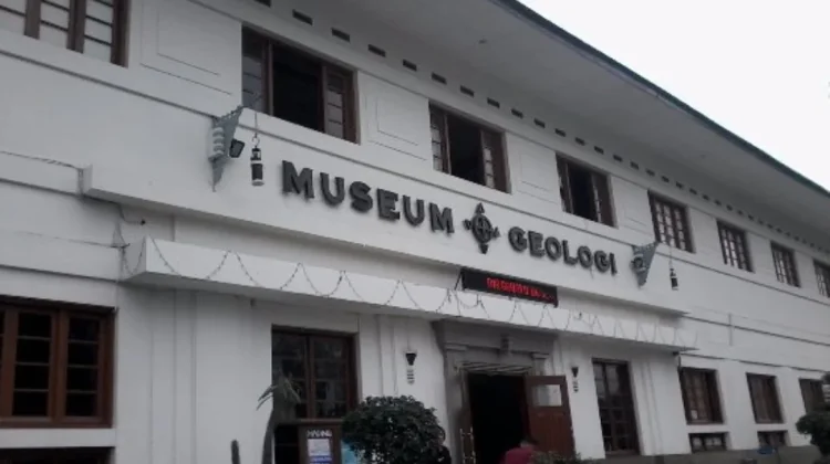 Museum Geologi Destinasi Favorit dalam Edukasi