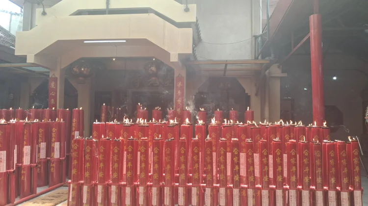Perayaan Imlek, Umat Tionghoa Panjatkan Doa di Tahun Kuda Api