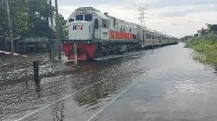 Banjir di Grobogan, Kereta Api Bandung Putar Jalur