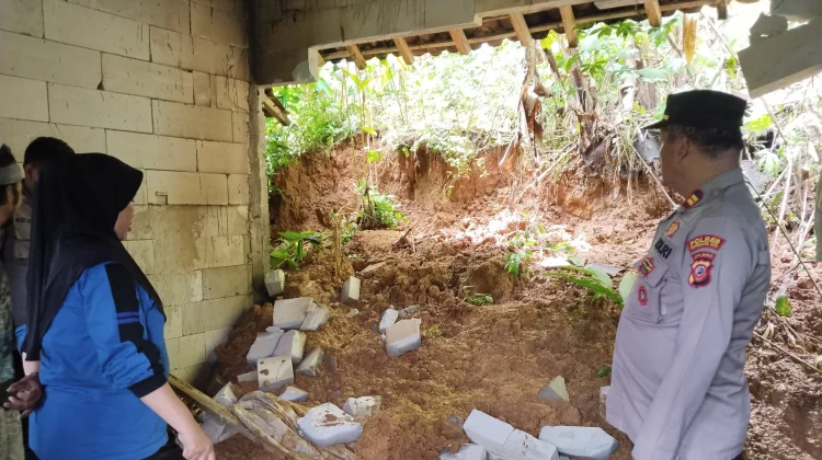 Longsor, Rumah Roboh hingga Pergerakan Tanah Terjadi di Tasikmalaya