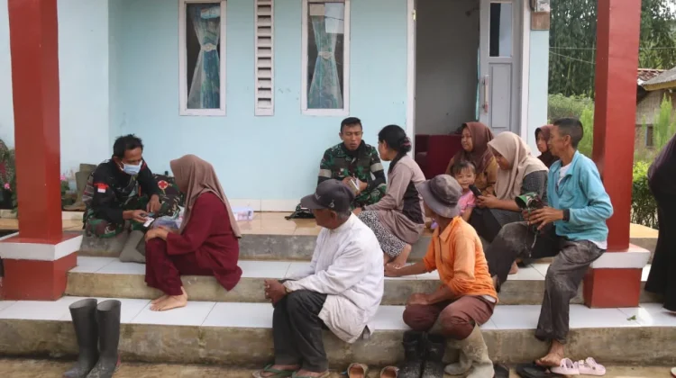 Tim Kesehatan TMMD Ke-127 Layani Pemeriksaan Kesehatan Gratis