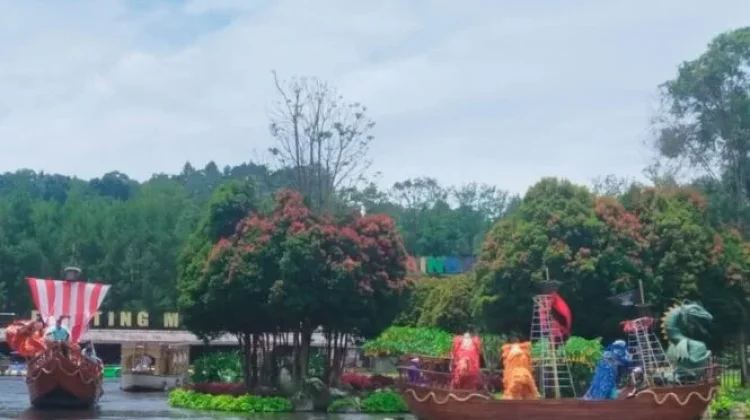 Barongsai Berlayar Meriahkan Libur Imlek Lembang