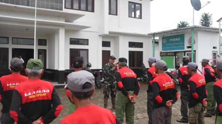 Linmas Cipelah Diberi Pelatihan PBB oleh Kodim 0624
