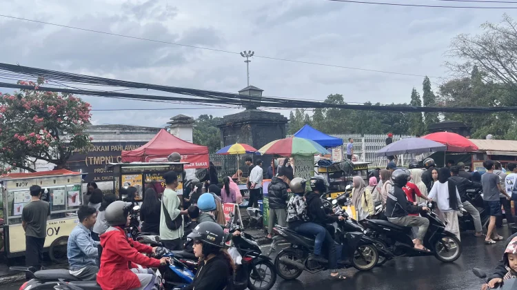 Hari Pertama Puasa, Kawasan Pahlawan jadi Tempat "Berburu Takjil"