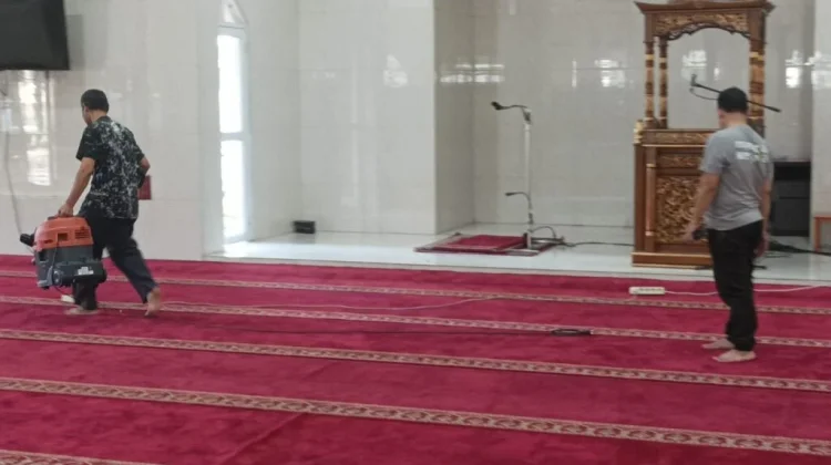 Bebersih Masjid, Tim UIN Bandung Siap Beribadah Ramadan