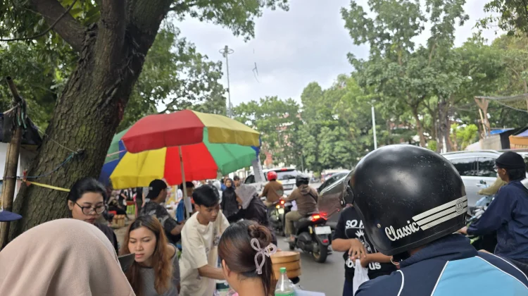 Hari ke - 3 Ramadan Baltos Bandung Dibanjiri Pemburu Takjil