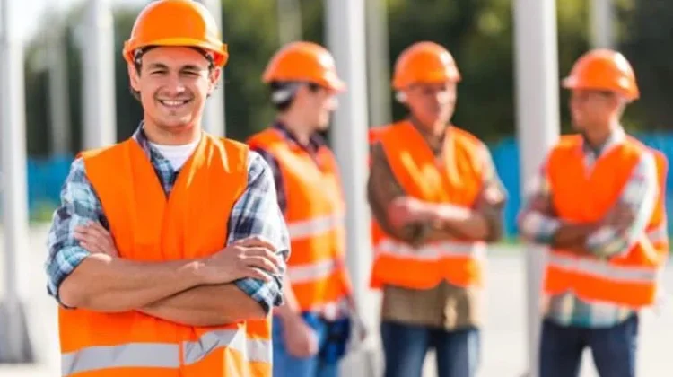 Penggunaan Helm Safety yang Tepat, Kunci Perlindungan Kerja