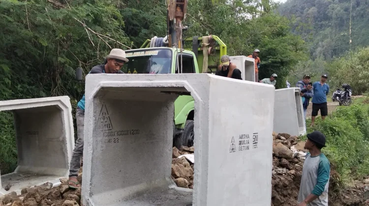 TMMD ke-127: Pemasangan Saluran Air Akses Jalan Desa