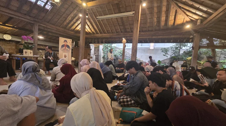 Penonton Antusias di Peluncuran Buku Tasbih Kupu-Kupu Karya Panji Sakti