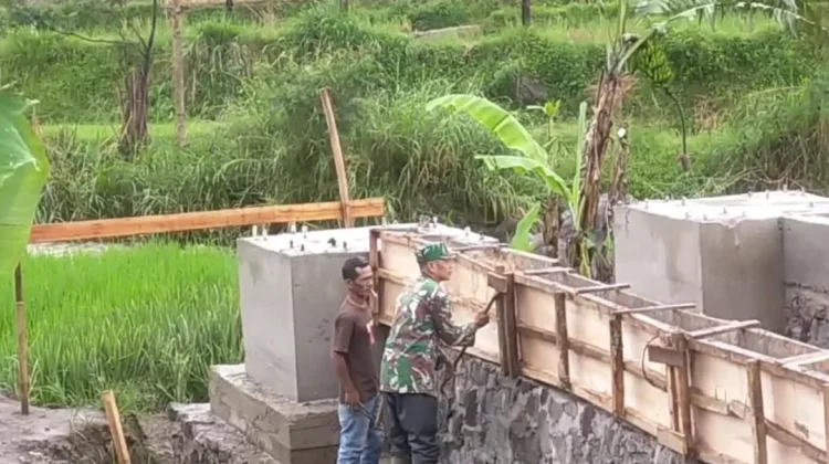 TNI Percepat Pembangunan Jembatan Gantung Garuda di Pacet