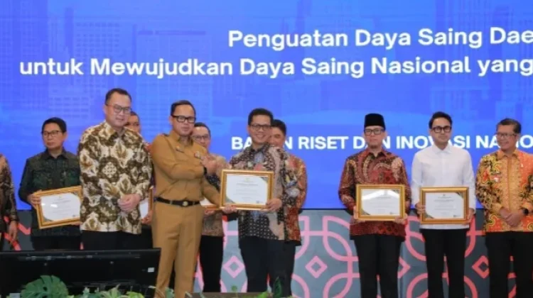 Dinilai Berhasil Perkuat Inovasi Daerah, Bupati Bandung Raih Penghargaan BRIN