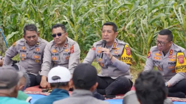 Kapolresta Bandung Ngariung Bareng Petani Nagreg, Dorong Swasembada Pangan 2026