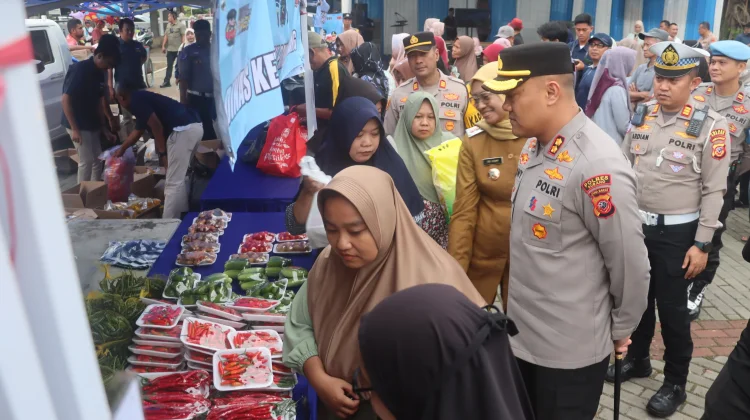 Bantu Masyarakat, Polres Subang Gelar Pasar Pangan Murah