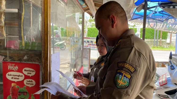 Satpol PP Tasikmalaya Tindak Warung Makan Buka Siang saat Ramadan