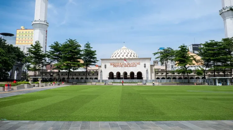 Pemkot Bandung Kaji Wakaf Masjid Agung Sejumlah Regulasi