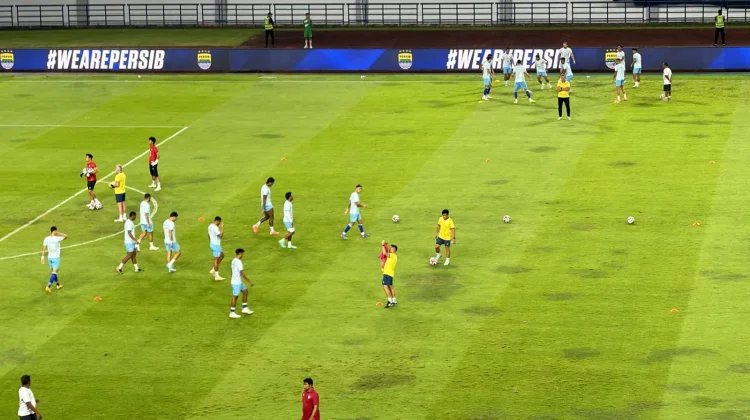 Tak Ada Bojan Hodak dan Thom Haye, Ini Susunan Pemain Persib Lawan Madura