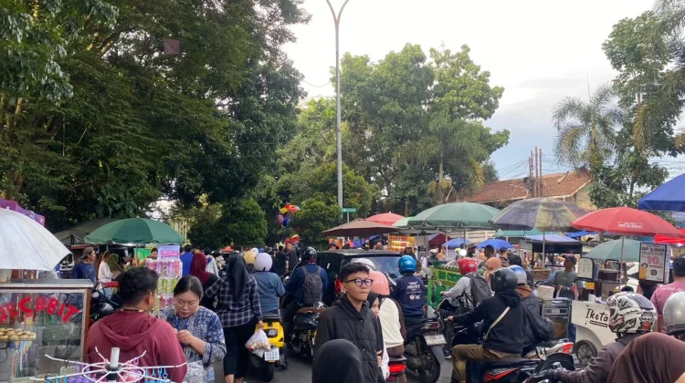 Kawasan Pusdai jadi Surga Berburu Takjil Ramadan