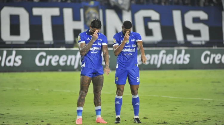 Cukur Madura United 5-0, Persib Bandung Kokoh di Puncak Klasemen