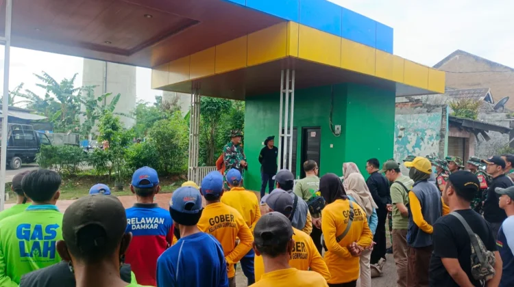 Kerja Bakti Kodim 0618 Bersama Warga  Bandung Kulon