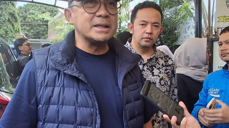 Wali Kota Bandung Ancam Bongkar Reklame yang Tutup Drainase di Jalan Binong