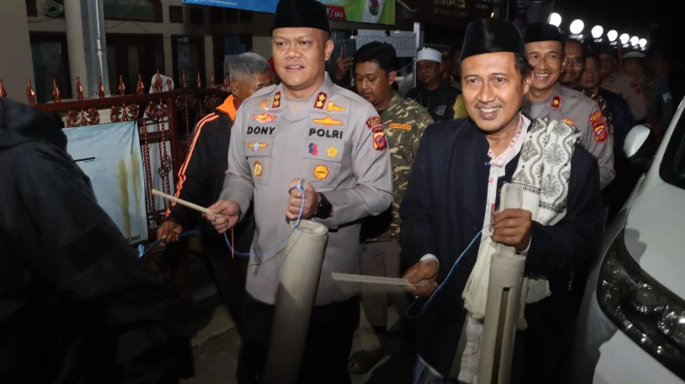 Jalankan Rawatib, Kapolres Subang Bangunkan Sahur Masyarakat Pamanukan