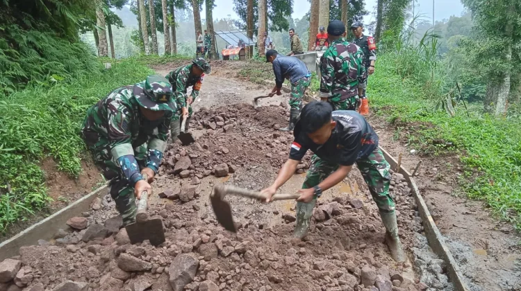 TMMD Kodim/0624: Progres Pengecoran Jalan Capai Seribu Meter
