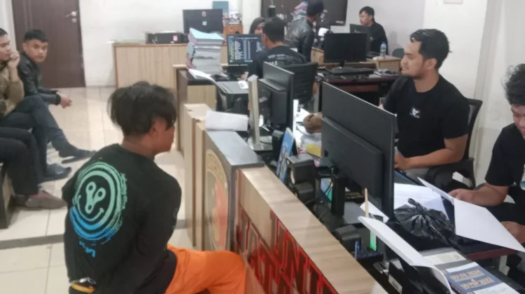 Warga Banjarwangi, Amankan Pencuri HP