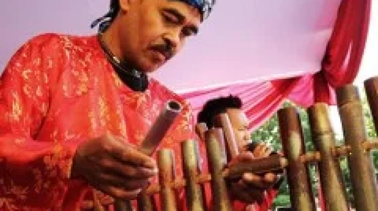 Calung, Merdu saat Dimainkan namun Redup saat Terlupakan
