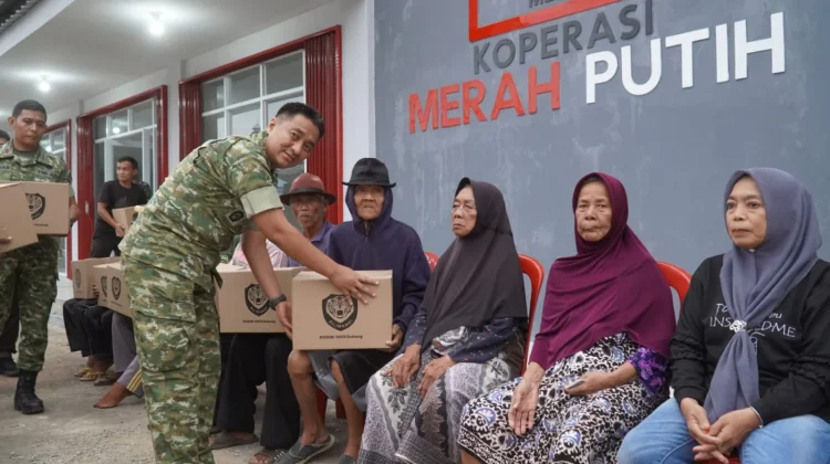 Manfaatkan KDKMP, Kodim 0605/Subang Gelar Bazar dan Santunan