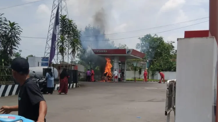 Motor Warga di Tasikmalaya Terbakar di SPBU