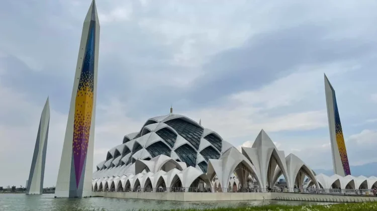 Waktu Magrib Wilayah Bandung, Minggu 1 Maret 2026
