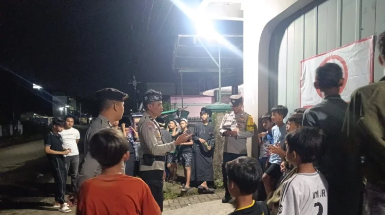 Resahkan Warga Polisi Tertibkan Penjual dan Penyala Petasan