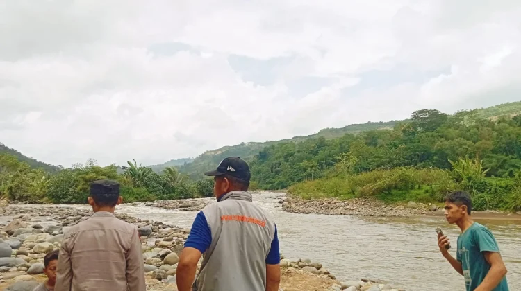 Tim Gabungan Cari Anak Terseret Arus Sungai Cikandang