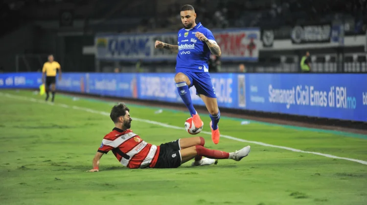 Layvin Kurzawa Tak Diboyong Persib ke Markas Persebaya