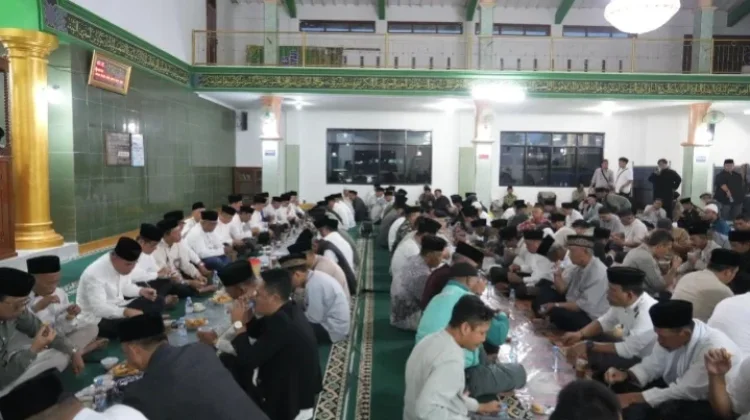 Tarawih Keliling Bupati Bandung Hari Ke-7, Bahas Masalah Rutilahu