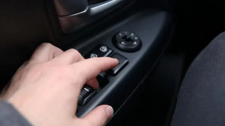 Merogoh Uang Jutaan jika Rusak, Berikut Perawatan Power Window pada Mobil