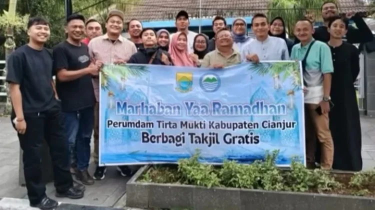 PDAM Cianjur Bagikan Ratusan Paket Takjil