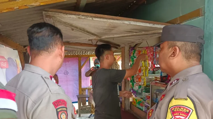 Polisi Razia Pedagang  Warung Makanan  Buka Siang Hari