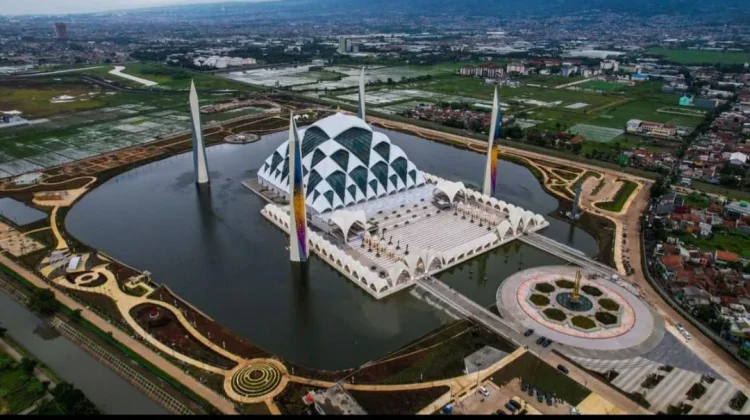 Masjid Pusat Ibadah dan Peradaban Umat Islam