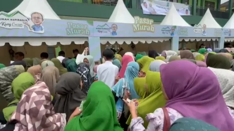Ribuan Warga Antusias Datangi Bazar Ramadhan Wakil Ketua DPR RI  di Solokanjeruk