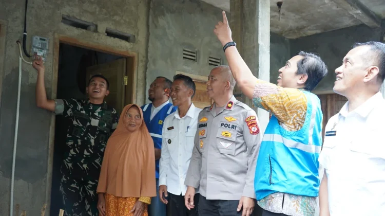 PLN UID Jabar Gratiskan 321 Sambungan Listrik Terangi Ramadan