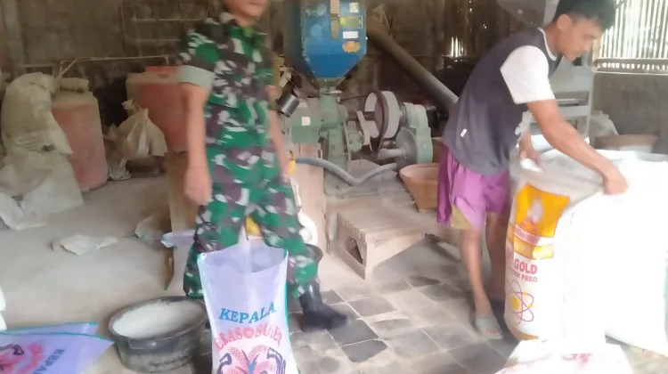 Babinsa Koramil Kalijati Pastikan Ketersediaan Pangan Aman